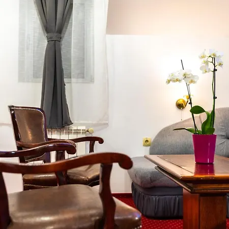 Hotel Garni Royal Crown 3*