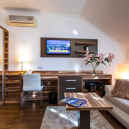 Garni Royal Crown Hotel