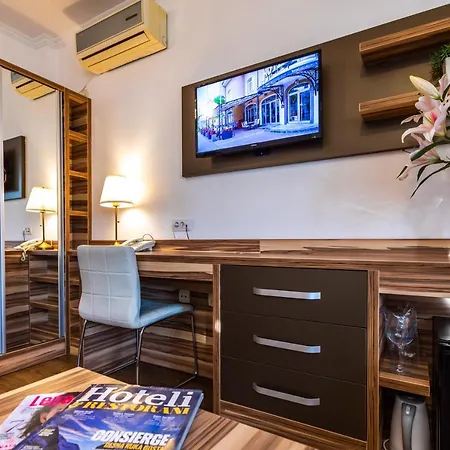 Garni Royal Crown Hotel