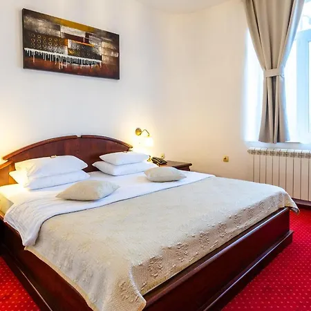 Hotel Garni Royal Crown 3*