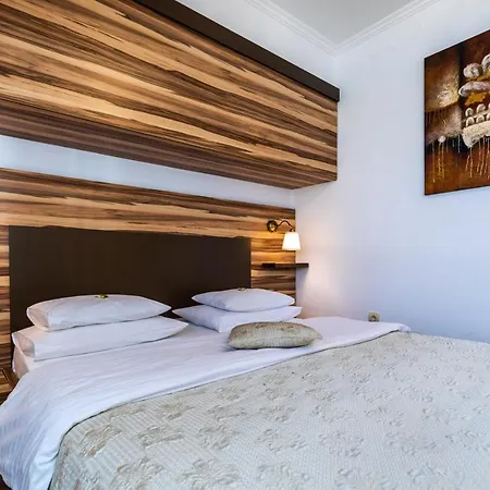 Garni Royal Crown Hotel 3*