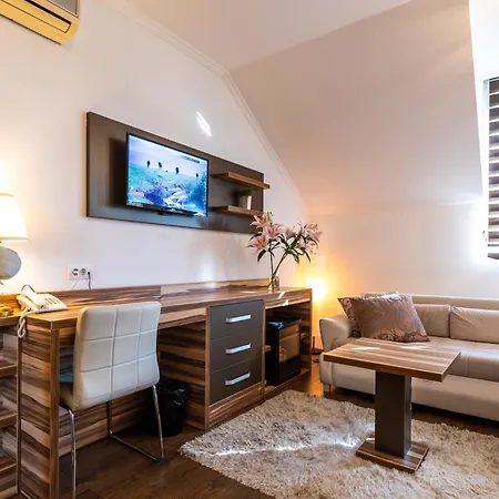 Garni Royal Crown Hotel 3*