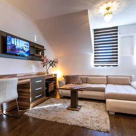 Hotel Garni Royal Crown 3*