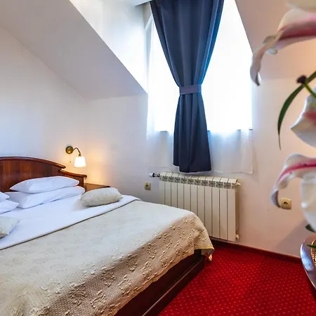 Hotel Garni Royal Crown