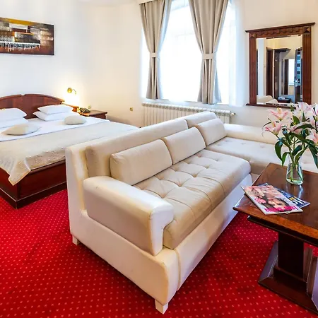 Garni Royal Crown Hotel 3*
