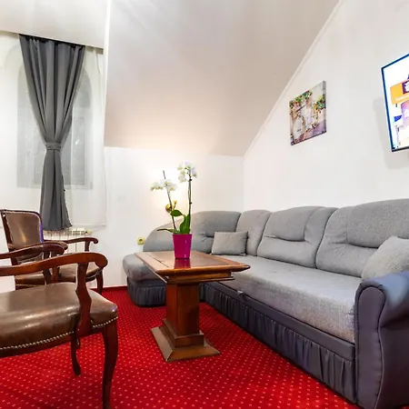 Garni Royal Crown Hotel 3*