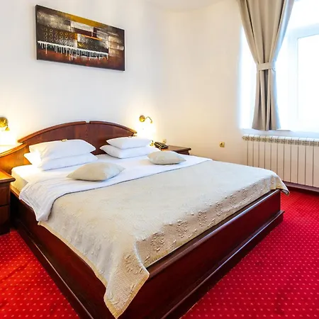 Garni Royal Crown Hotel