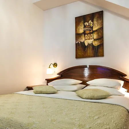 Hotel Garni Royal Crown